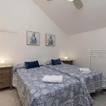 Castle Harbour 39 - Two Bed شقة