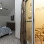 Castle Harbour 39 - Two Bed شقة