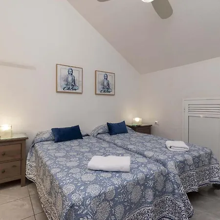 Castle Harbour 39 - Two Bed Apartament