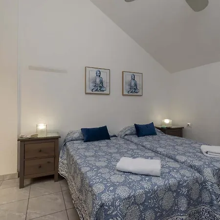Castle Harbour 39 - Two Bed Daire